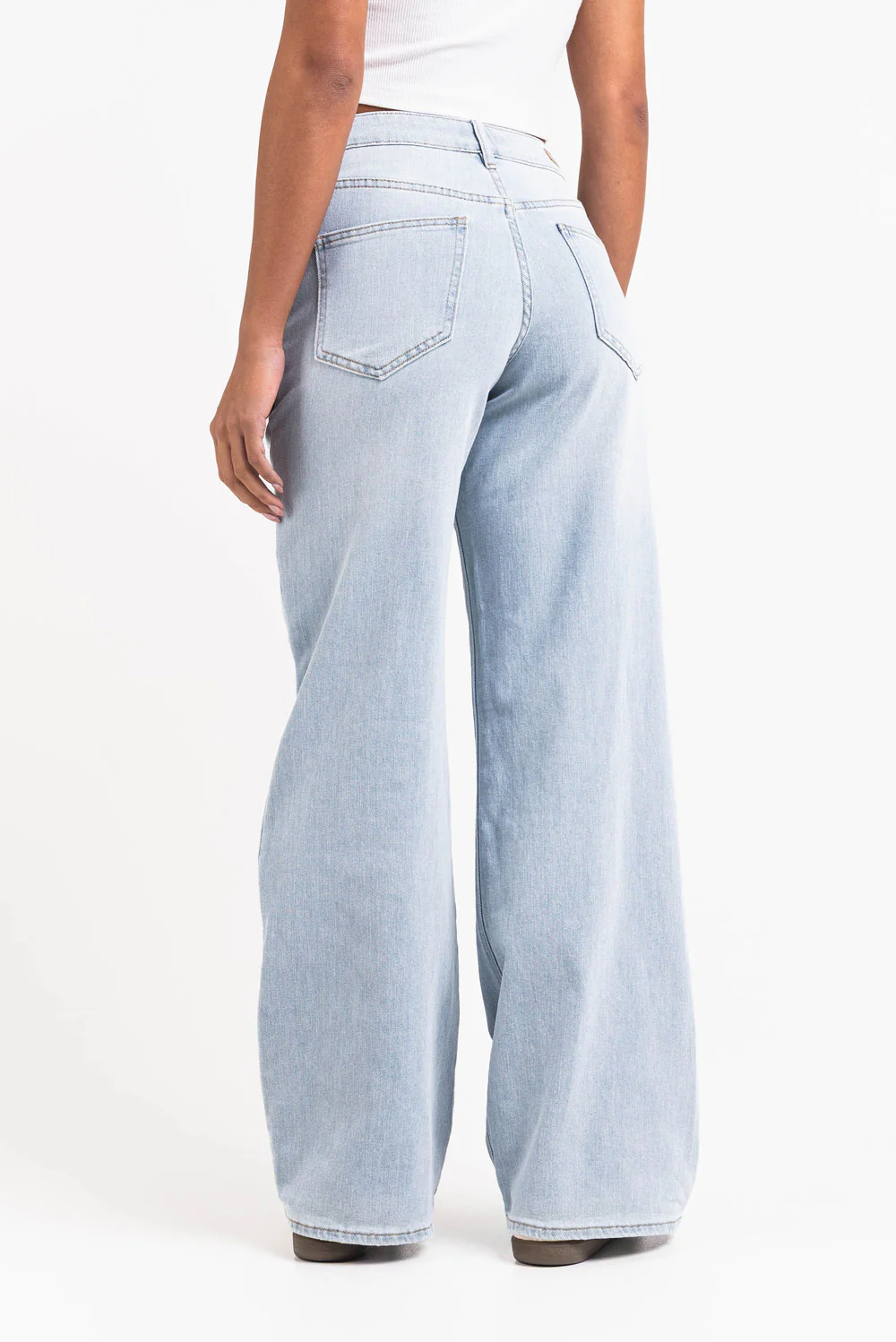 Mikka 03Mid Vide Jeans LightWeight - Bleach Blue - Image 3