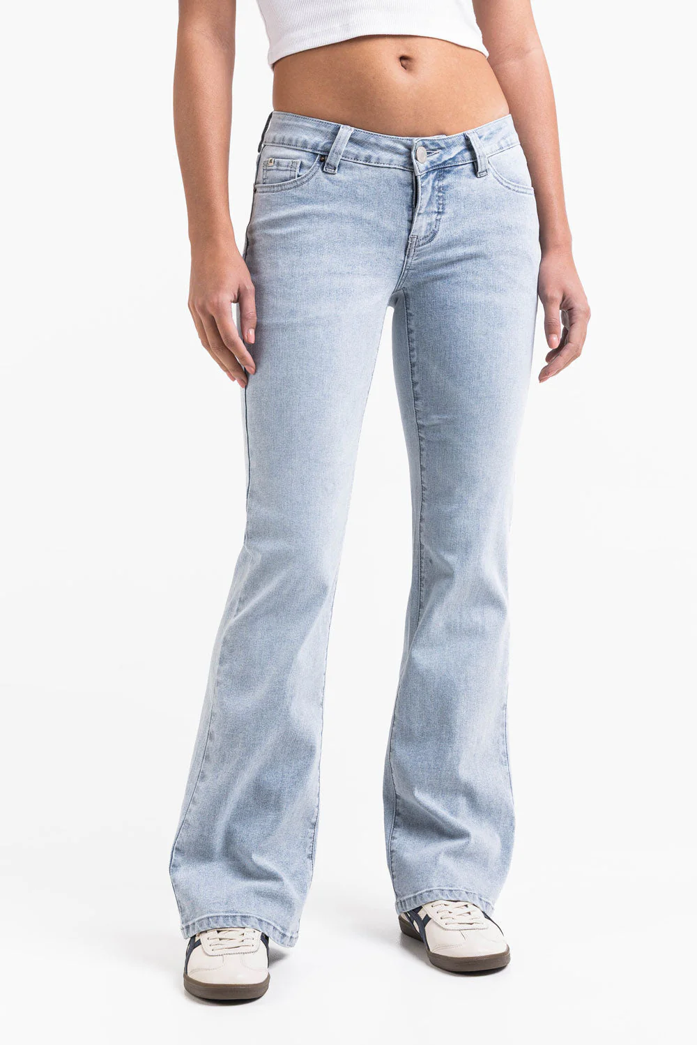 Taylor 02UltraLow Bootcut Jeans - Bleach Blue - Image 4