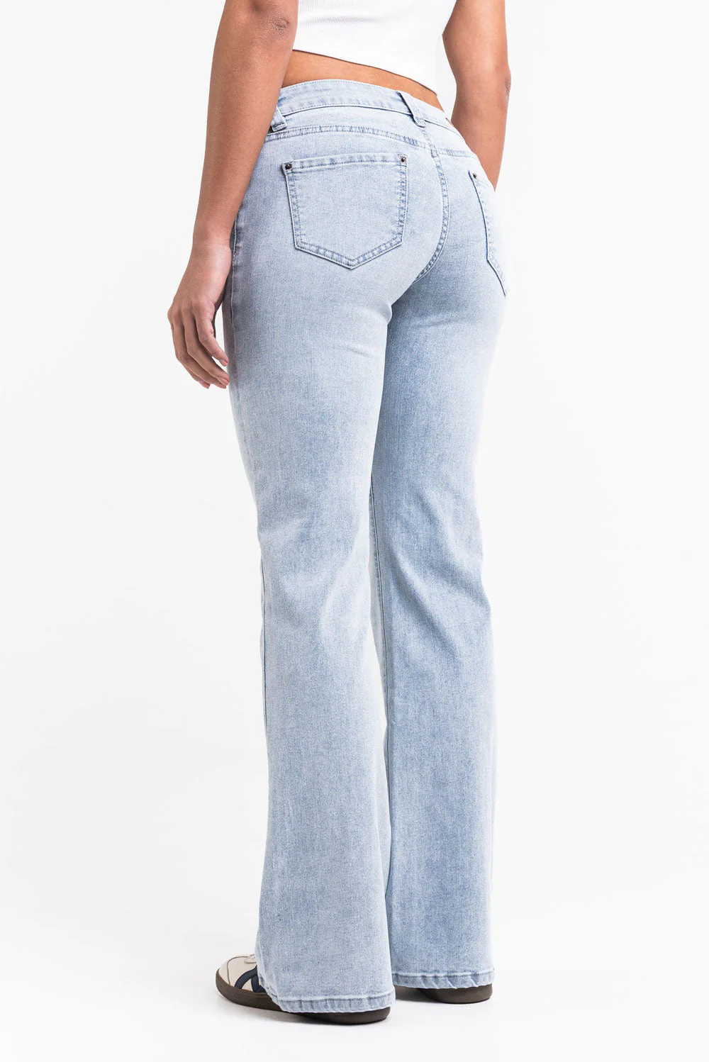 Taylor 02UltraLow Bootcut Jeans - Bleach Blue - Image 5